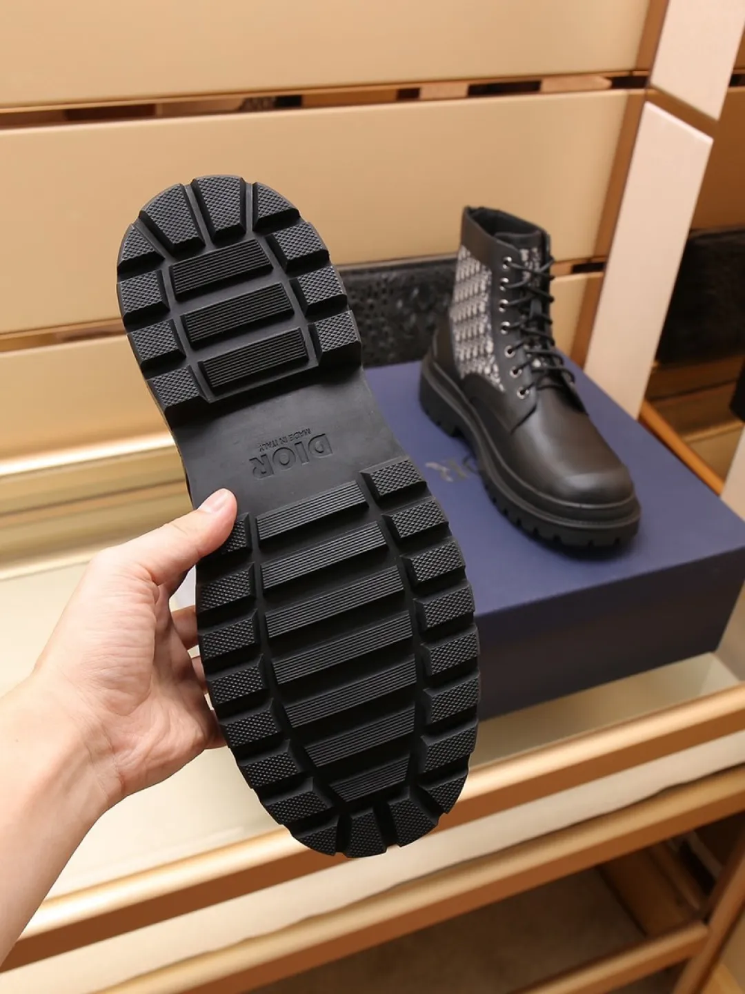 Factory P500 men's shoes 💰 [Dior] Dior high-top casual shoes 🇺🇸 are on sale at the same time, top purchasing Italian original · brand totem cloth sewn with brand cloth label · equipped with first-layer cowhide · (totem cloth High-end, extravagance, and class) Exquisite workmanship (original lining) Sole: Original factory special outsole ⚠️Outsole. Comfortable, wear-resistant, non-slip, real photoshoot🎬The real thing is more beautiful🔍Number: 38-46【45 46 Customized items are non-returnable]
